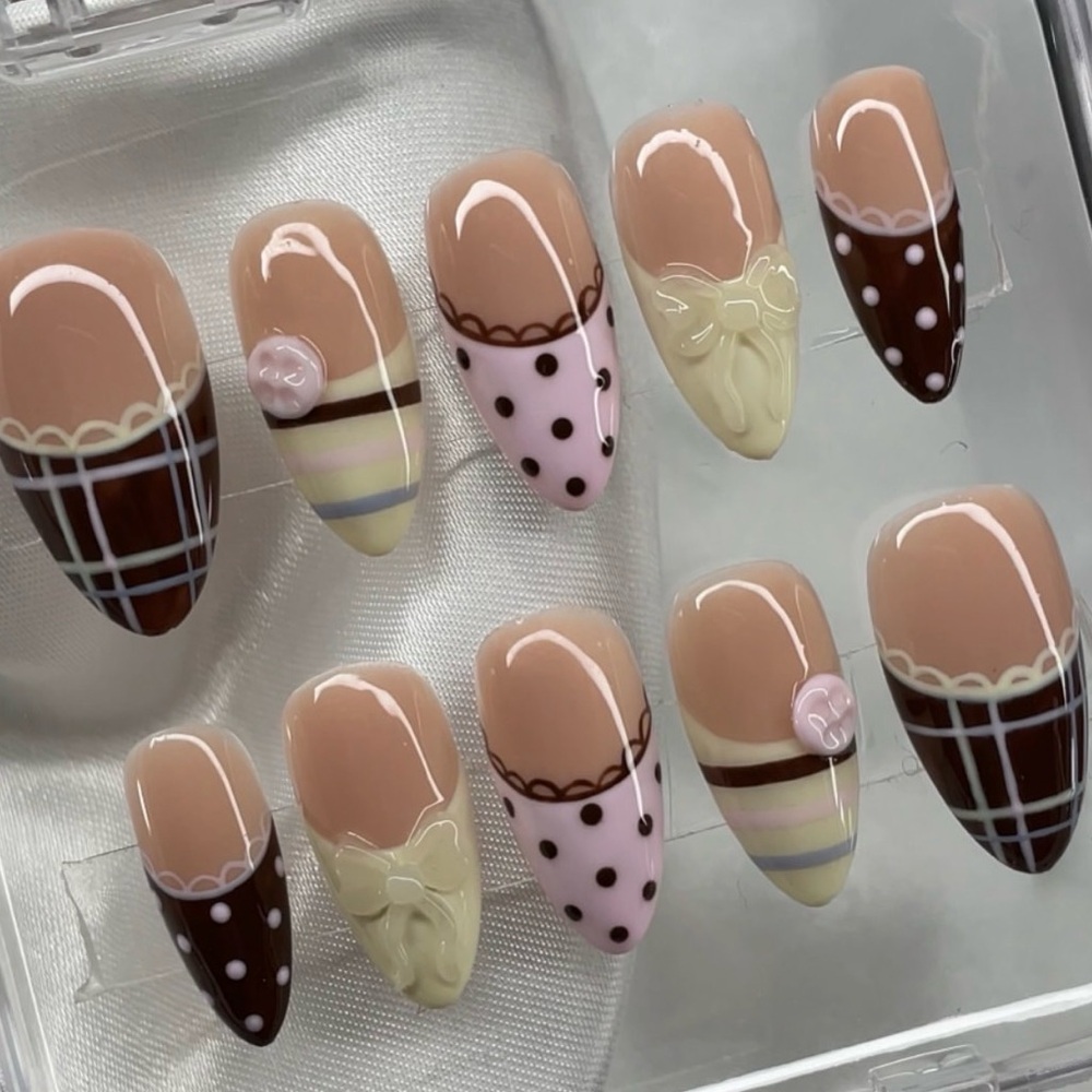 Chic Brown and Pink Press-On Nails